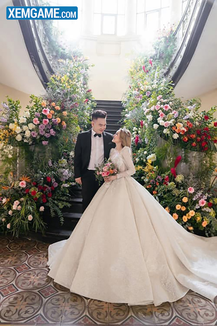 Cận cảnh váy cưới trị giá 28 tỉ đồng của Xoài Non - vợ streamer giàu nhất  Việt Nam