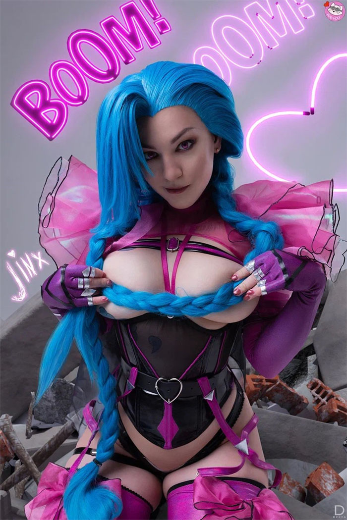 This image has an empty alt attribute; its file name is cosplay-jinx-phien-ban-day-thi-thanh-cong-4.jpg