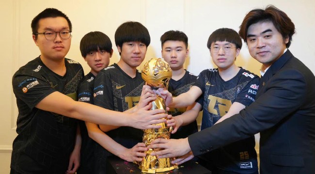 LMHT: HLV KenZhu tiết lộ EDG góp công không nhỏ giúp RNG vô địch MSI 2022