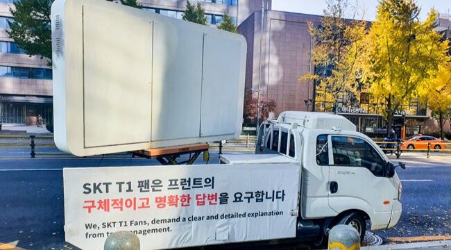 Fan T1 ở Hàn Quốc thuê xe tải biểu ngữ trong 4 ngày, tiếp tục phản đối BHL