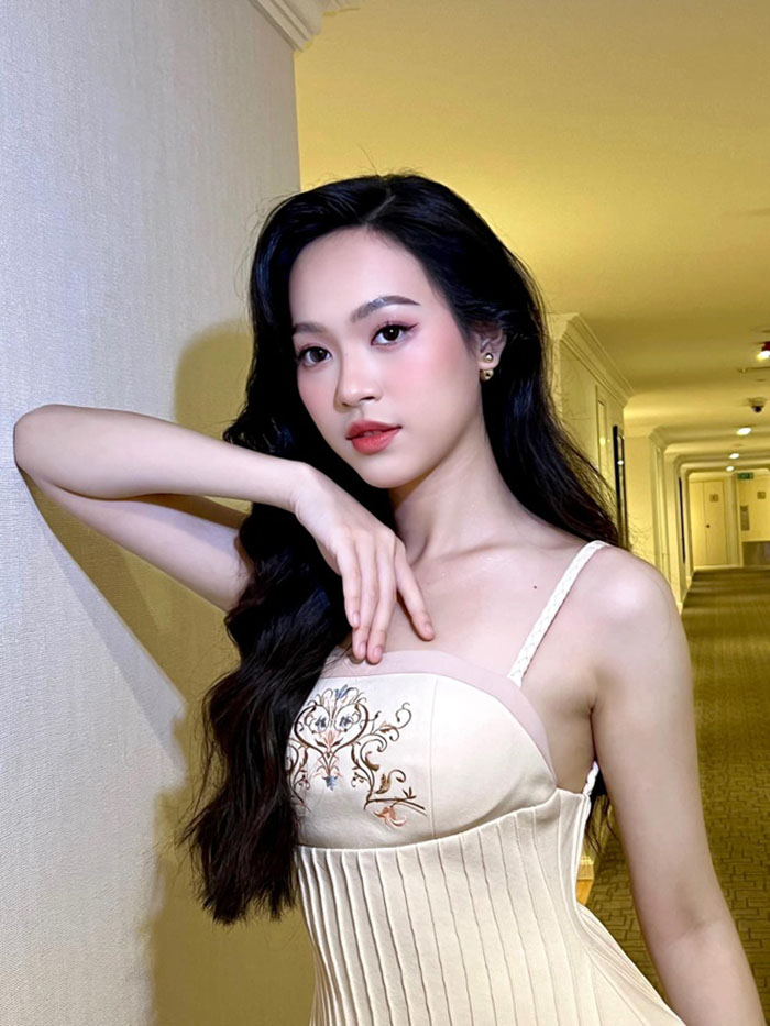 Fan suýt xoa khi Xoài Non đứng chung khung hình với Á hậu 1 Hoa hậu Việt Nam