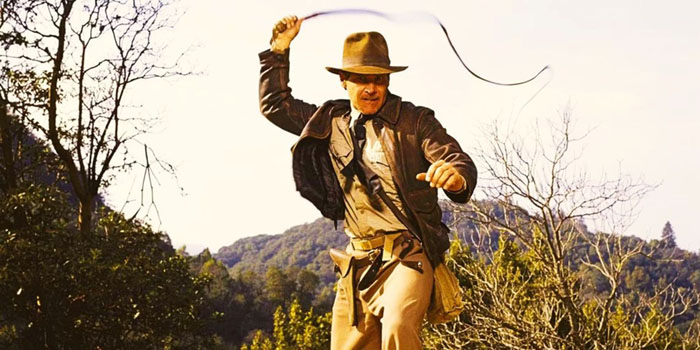 Vì sao Indiana Jones dùng roi chứ không phải “hàng nóng”?