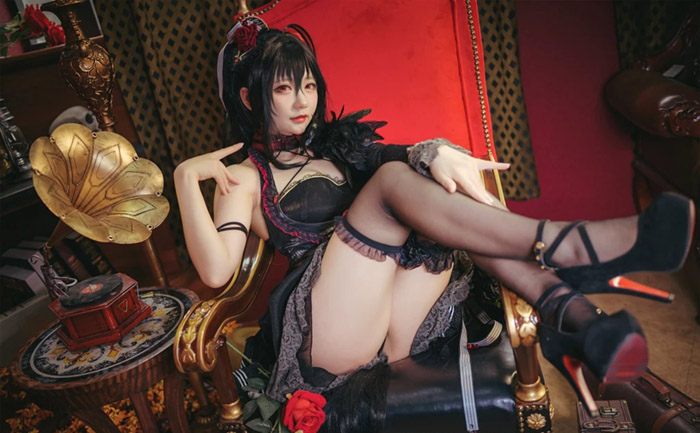 Cosplay Taihou của Azur Lane khiến ai cũng muốn gacha về