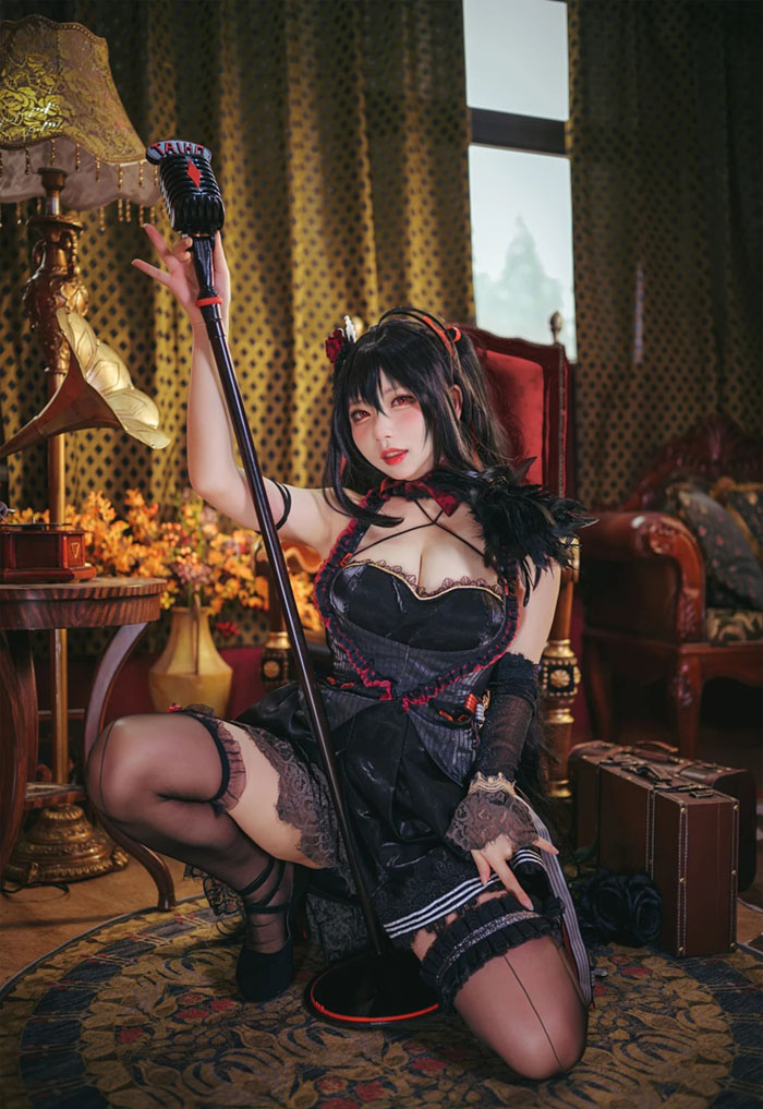 Cosplay siêu chiến hạm Taihou của Azur Lane khiến ai cũng muốn gacha về 