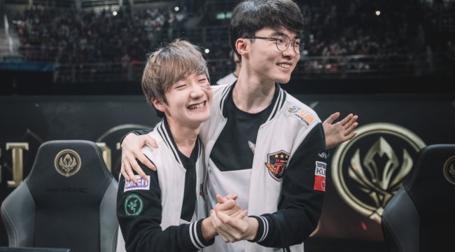 Faker và Peanut có màn “tái hợp” sau 7 năm khiến nhiều fan phấn khích