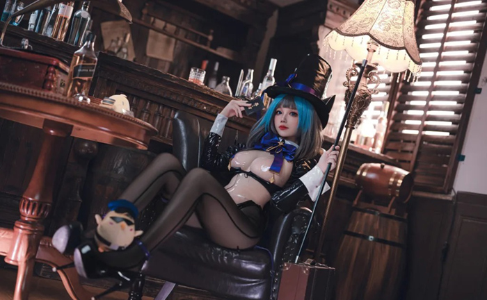 Đến với cosplay skin ảo thuật gia cực diệu HMS Cheshire trong Azur Lane 