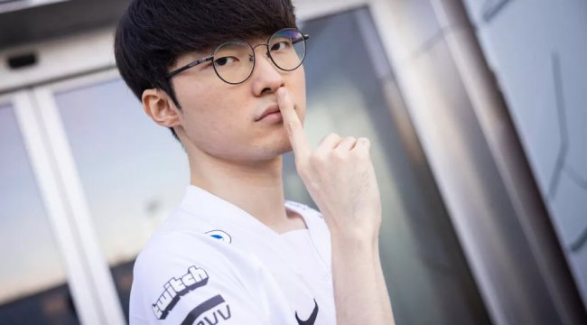T1 chính thức lên tiếng bảo vệ Faker trước vụ việc bị lợi dụng hình ảnh