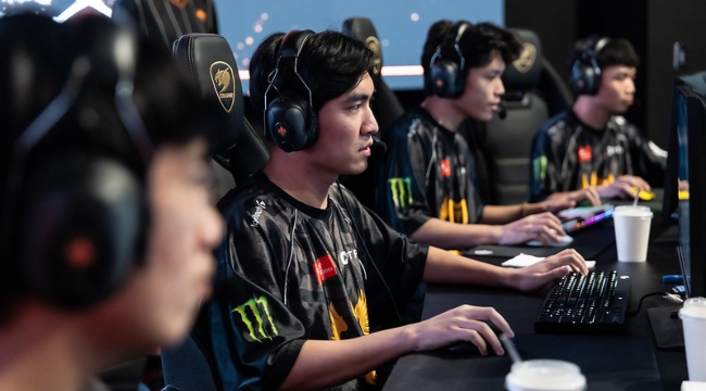 LMHT: CFO giành vé đầu tiên của LCP dự MSI 2025, VCS đối diện nguy cơ “ngồi nhà xem giải”