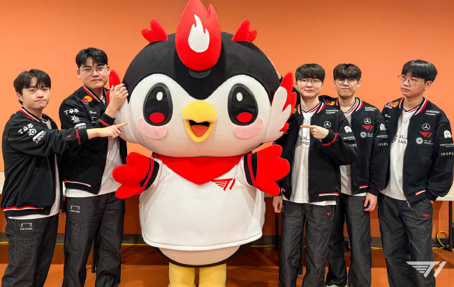 LMHT: Xuất hiện meme cực hài về Gumayusi “ăn thêm đầu lương” từ việc đóng vai ATI