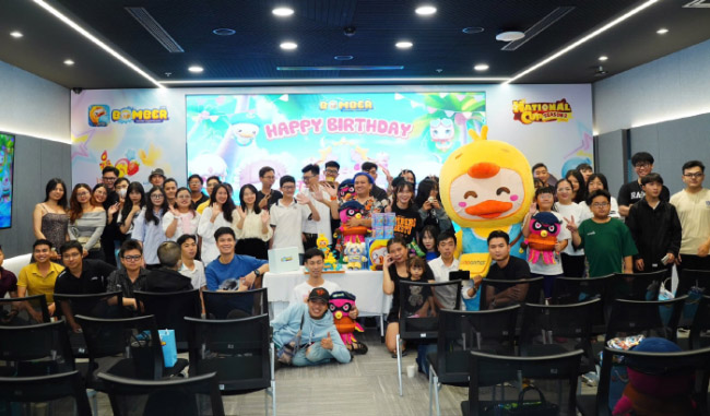 Bomber VNG sinh nhật 1 tuổi: Viewing Party chung kết National Cup thu hút 200 game thủ hai miền 