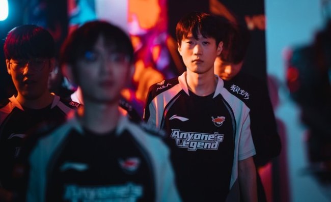 LMHT: AL nhanh chóng ra thông báo xử phạt Shanks vì không giữ được mồm trên mạng