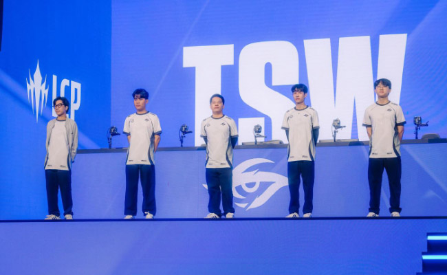 LMHT: TSW có chiến thắng quý giá đầu tiên tại CKTG 2025