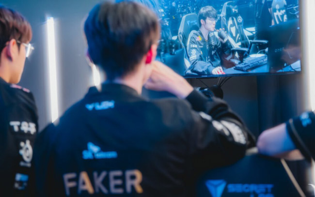 Bài phỏng vấn mới của Faker khiến cộng đồng trầm trồ vì màn “đắc nhân tâm”