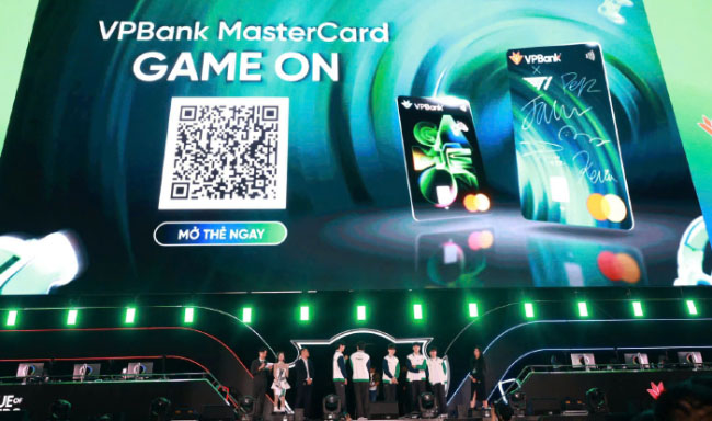 Game thủ Việt phấn khích khi VPBank giới thiệu thẻ mang chữ ký của đội tuyển huyền thoại T1
