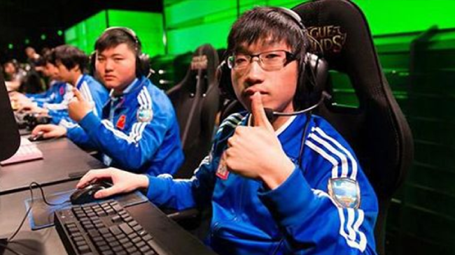 LMHT: Uzi chỉ trích việc HLV Tabe chỉ chăm chăm cấm tướng của Gen.G