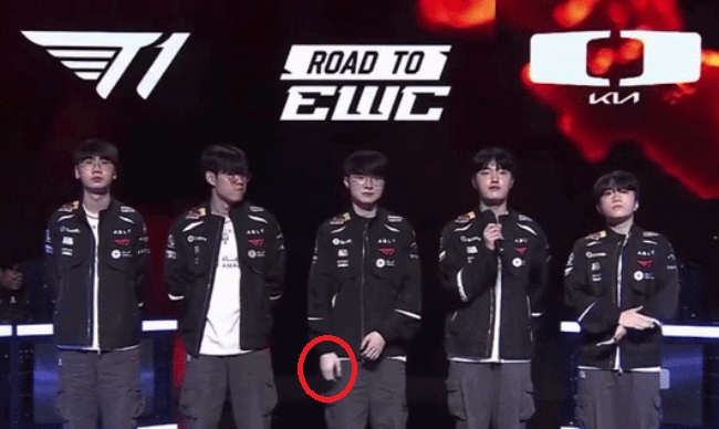 LMHT: Faker có “biểu hiện lạ” khiến cộng đồng lo lắng cho tình trạng sức khỏe của anh