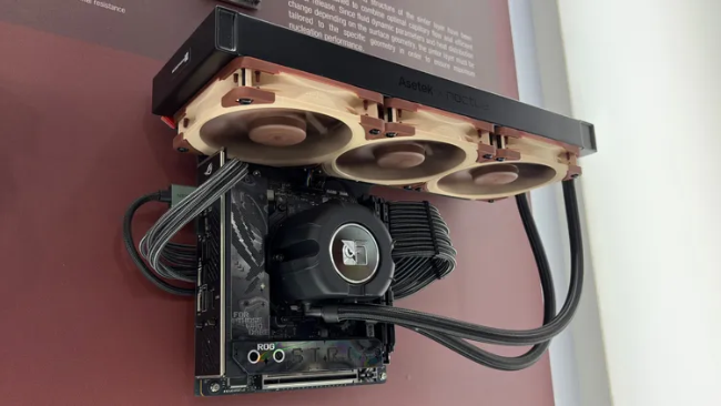 Noctua cuối cùng cũng ra mắt tản nhiệt nước AIO đầu tiên, nhưng giá thì khá “khoai”