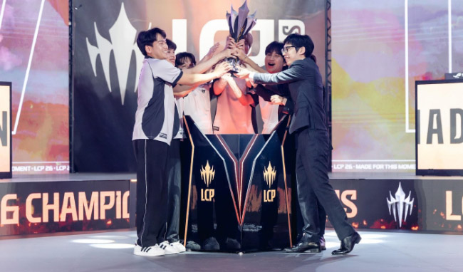 Hơn 3000 người hâm mộ cùng chia vui với chức vô địch 3 kỳ LCP 2026 của Team Whales