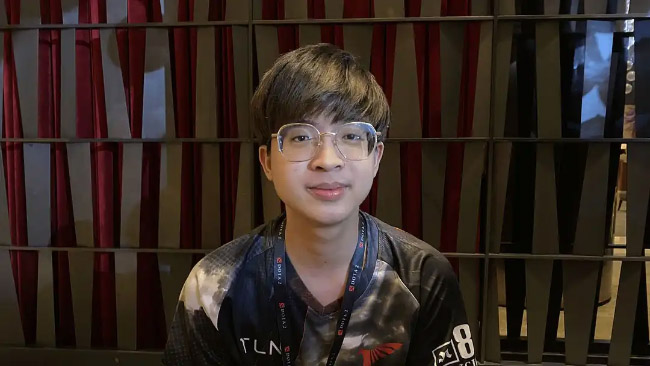 Tuyển thủ Dota 2 bị giam giữ, phải chơi game để chứng minh thân phận