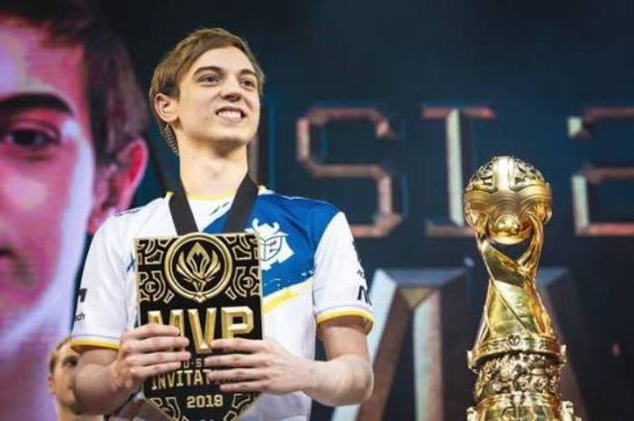 LMHT: Caps vẫn cực xúc động khi được Faker công nhận là người đi trước thời đại từ tận 2019